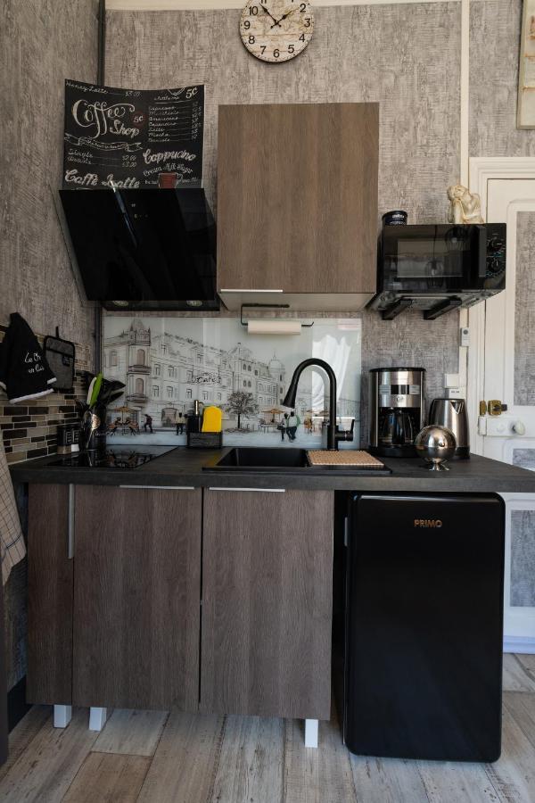 Malou, Cuisine, Salle D'eau, Terrasse Amenagee Apartment Olliergues