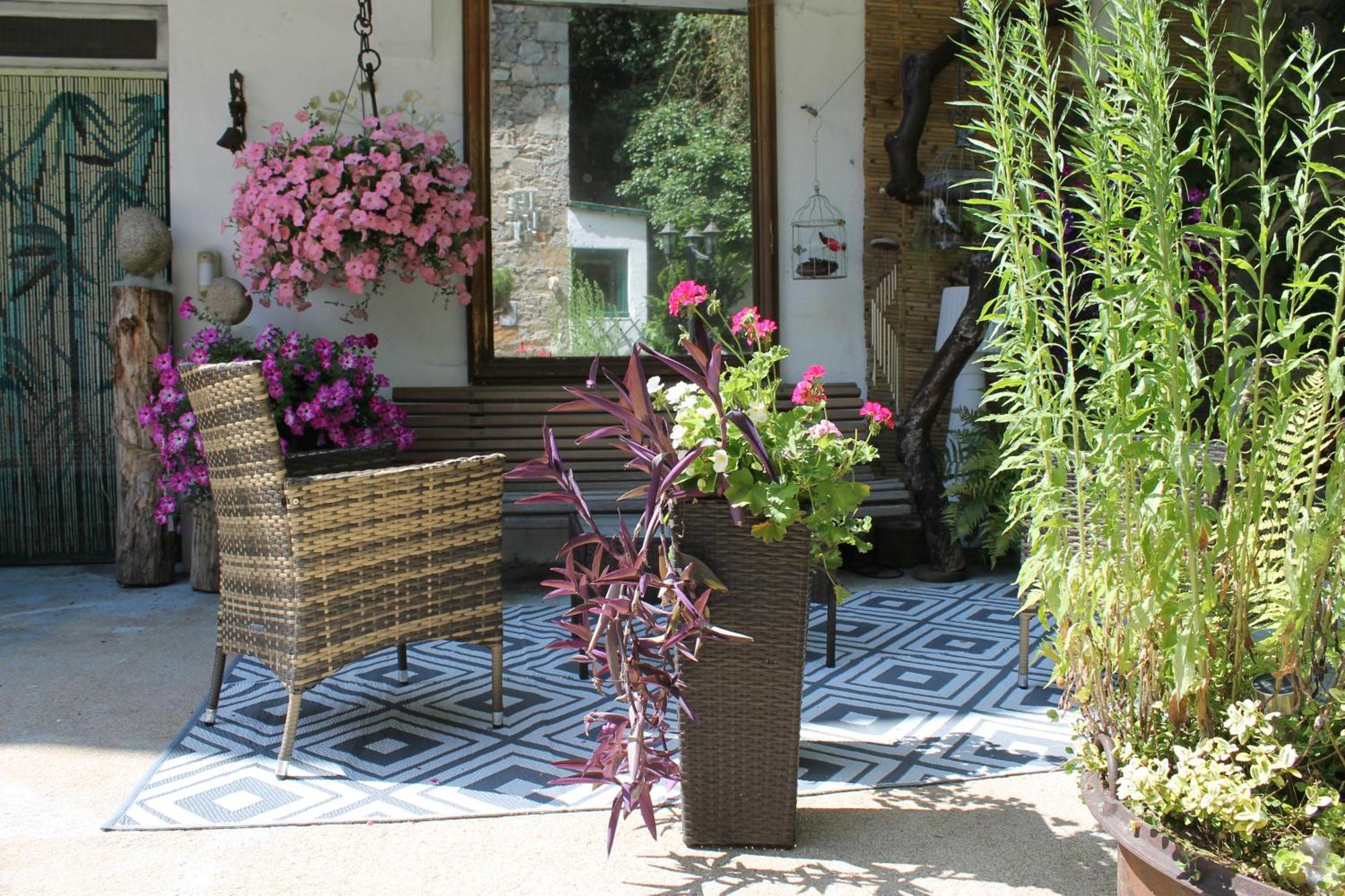 Apartment Malou, Cuisine, Salle D'eau, Terrasse Amenagee Olliergues