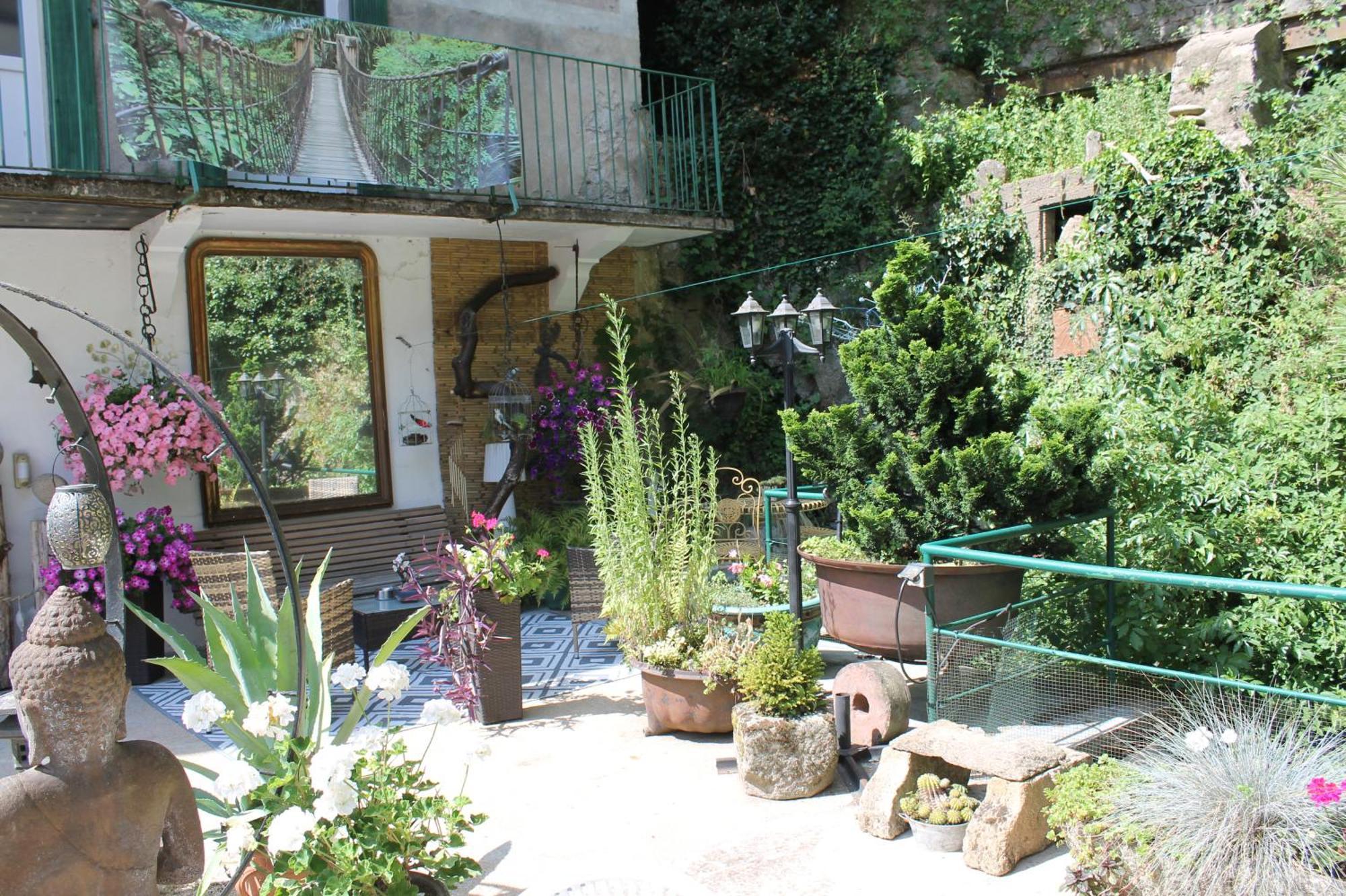 Malou, Cuisine, Salle D'eau, Terrasse Amenagee Olliergues